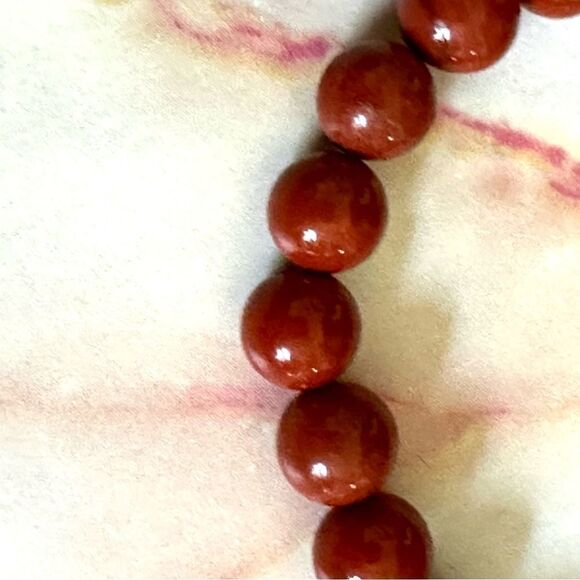 Red jasper skull stretchy bracelet - Picture 2 of 9